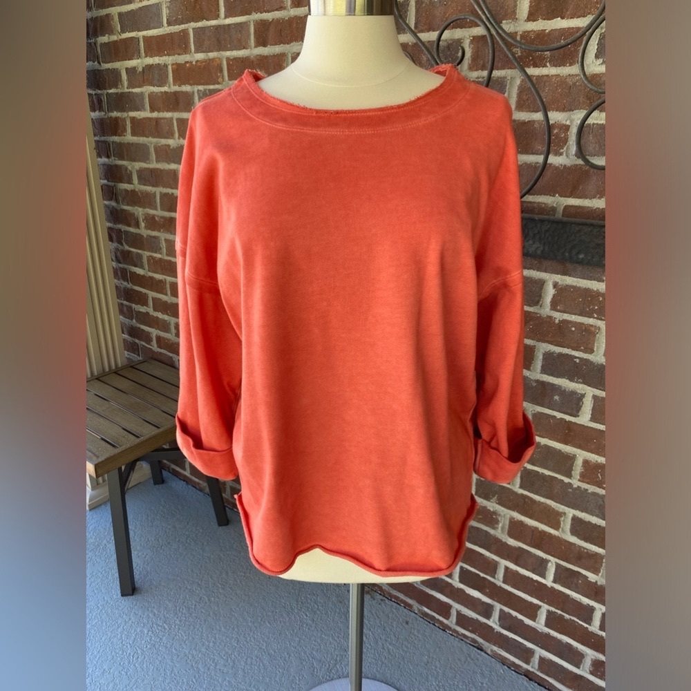 UMGEE - Coral colored top!  So cute with white jeans!  👖